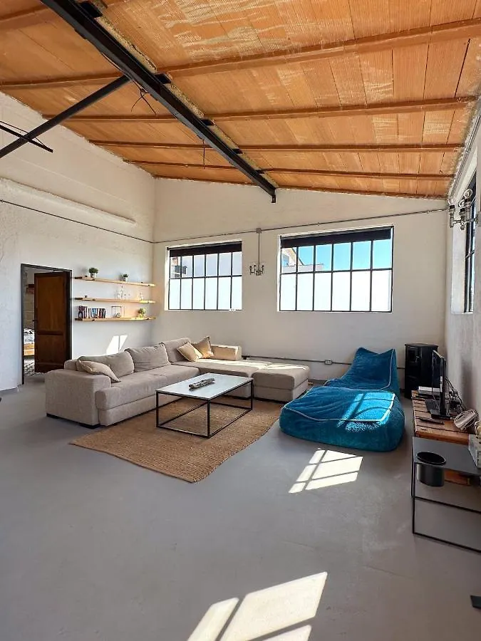 The Black House - Modern Holiday Home With Garden,1500M From Beach ウマグ