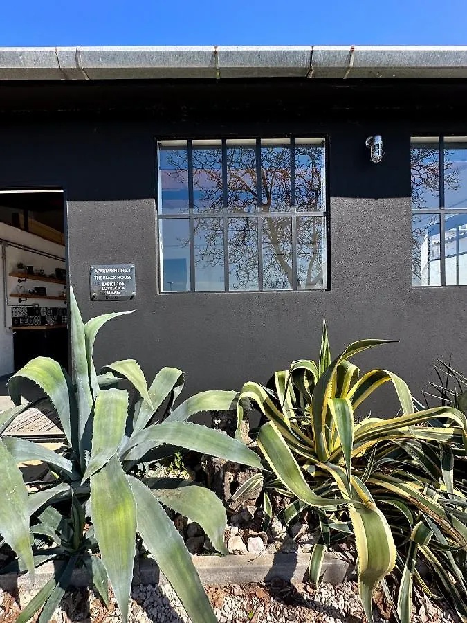 The Black House - Modern Holiday Home With Garden,1500M From Beach ウマグ