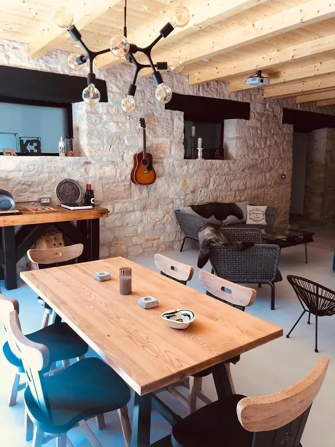The Black House - Modern Holiday Home With Garden,1500M From Beach ウマグ クロアチア