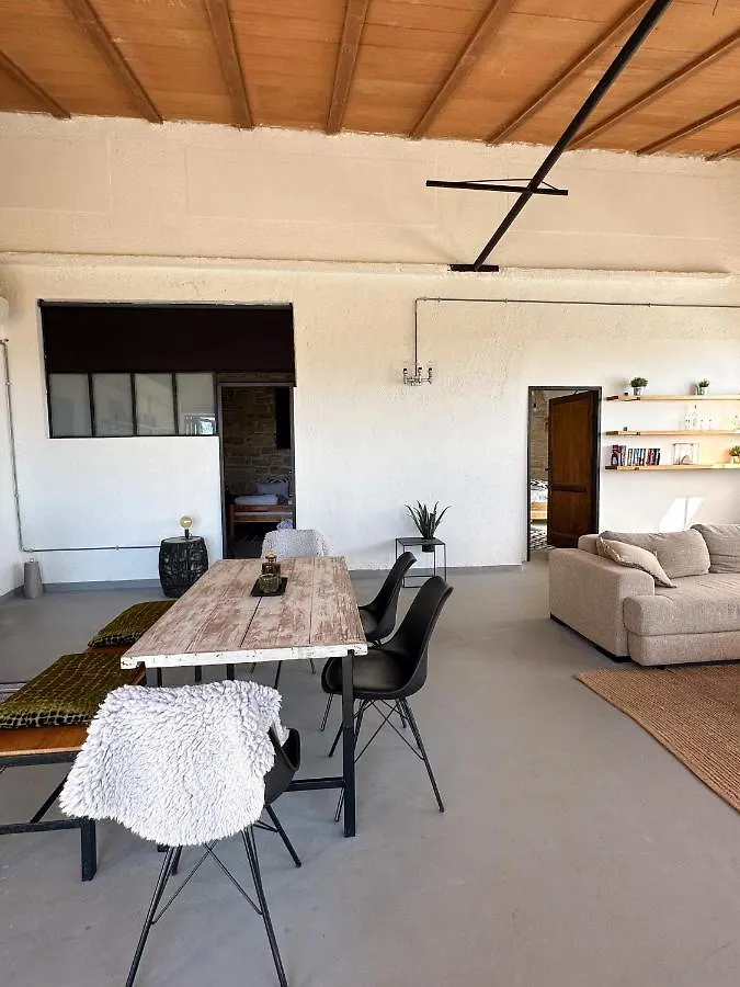 The Black House - Modern Holiday Home With Garden,1500M From Beach ウマグ 0*,  クロアチア