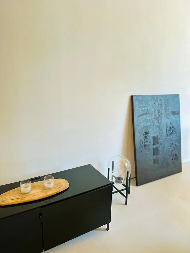 The Black House - Modern Holiday Home With Garden,1500M From Beach ウマグ