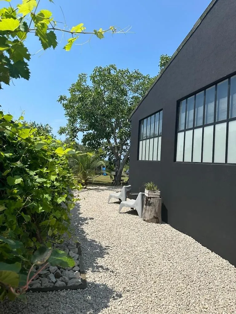 The Black House - Modern Holiday Home With Garden,1500M From Beach ウマグ