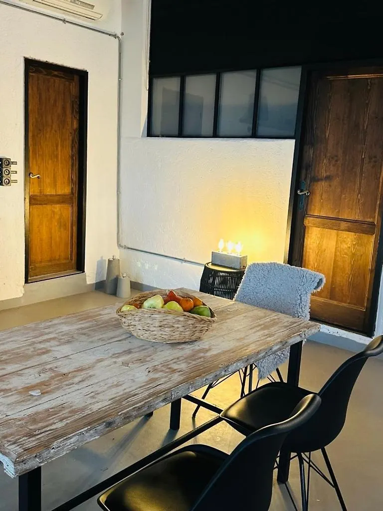 The Black House - Modern Holiday Home With Garden,1500M From Beach ウマグ