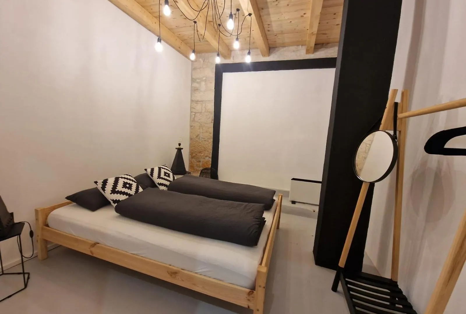 The Black House - Modern Holiday Home With Garden,1500M From Beach ウマグ