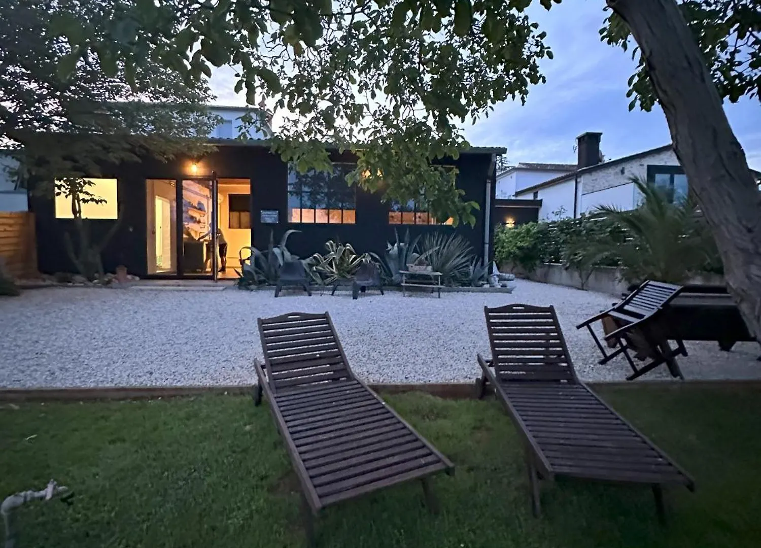 The Black House - Modern Holiday Home With Garden,1500M From Beach ウマグ