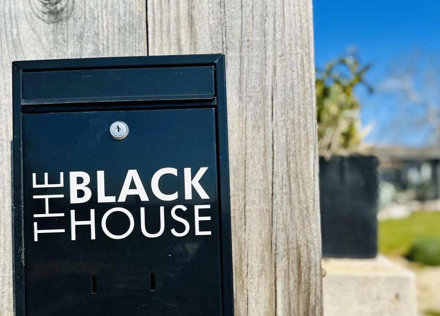 The Black House - Modern Holiday Home With Garden,1500M From Beach ウマグ